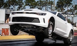 2016 COPO Camaro Pulls a Wheelie, Shows Us Solid Rear Axle and V8 in Action