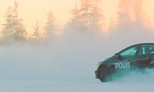 2016 Focus RS “Police” Car Chases Santa Claus Drifting Another Focus RS: Snowkhana 4