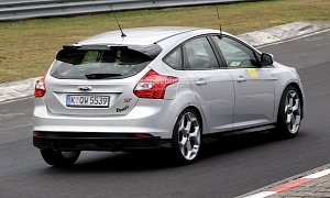 2016 Ford Focus RS Spied Almost Undisguised