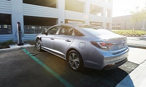 2016 Hyundai Sonata Plug-In Hybrid Introduced at Detroit Auto Show <span>· Video</span>