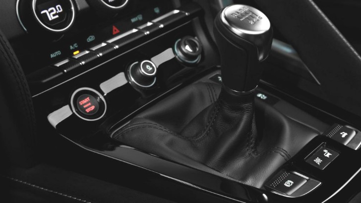 2016 Jaguar F-Type manual (V6)
