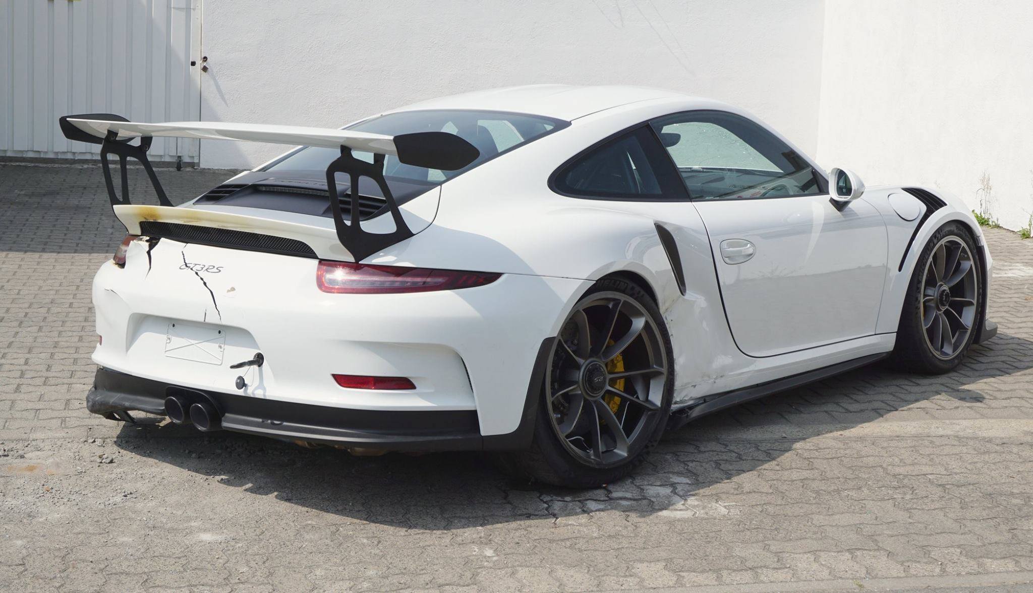 gt3 porsche 911 rs 991 crash brand crashed fire signs shows accident damage damaged autoevolution wrecked rear hp hurts engine