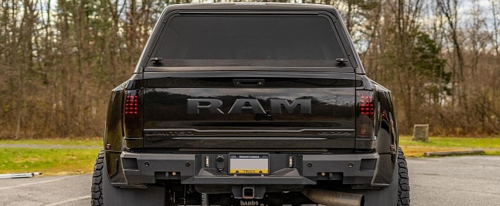 2016 Ram 3500 Is Fit for a King, Hurry Up and Bid