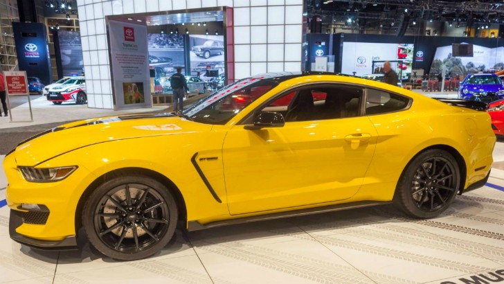 2016 Shelby GT350 Mustang (Triple Yellow)