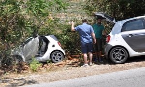 2016 Smart Fortwo Cabrio Goes Off-Road while Testing