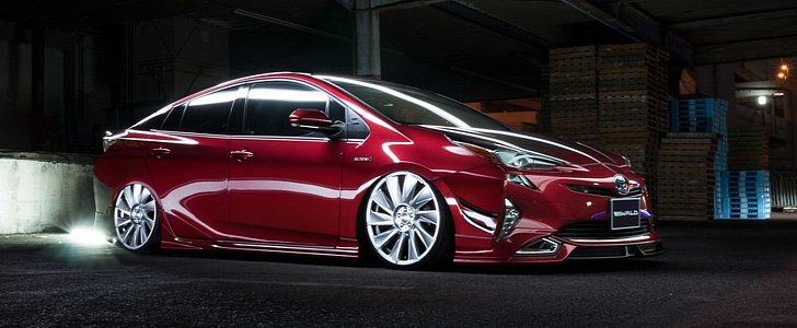 2016 Toyota Prius Tuned by Wald Looks Decent