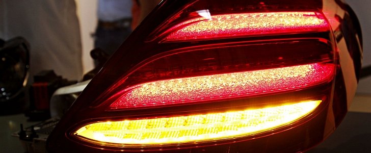 2016 W213 Mercedes E-Class Taillights Revealed, Allegedly Adapts to Ambient Light