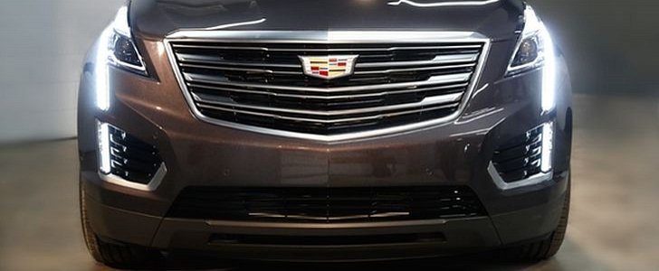 2017 Cadillac XT5 front