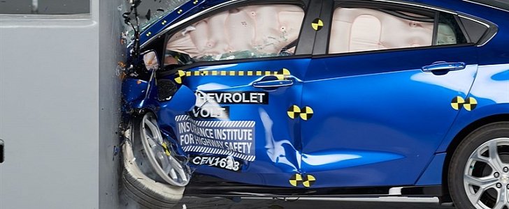 2017 Chevrolet Volt IIHS crash test