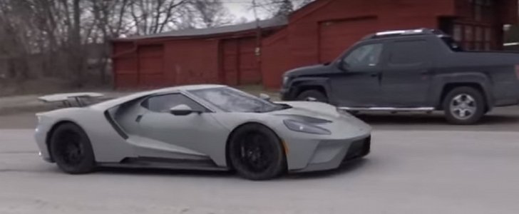 2017 Ford GT accelerating