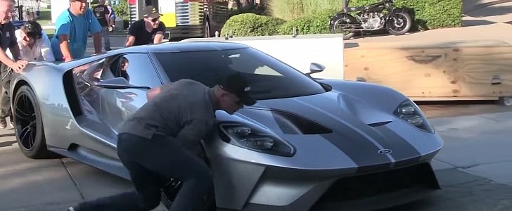 2017 Ford GT Gets Pushed and Wheel-Steered by Hand