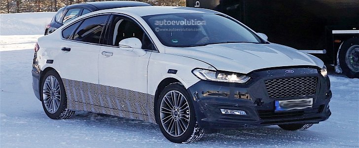Ford Mondeo facelift prototype spy shots
