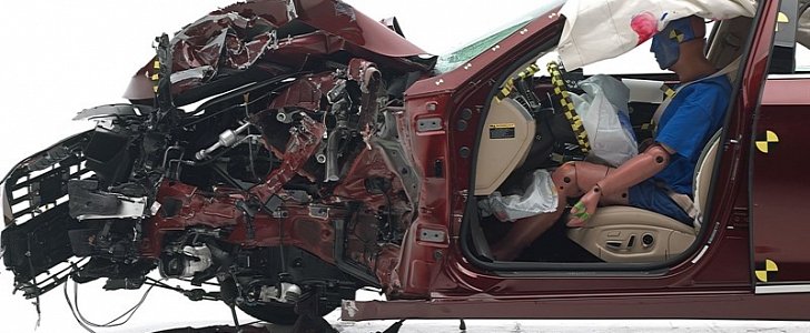 2017 Genesis G80 crash test