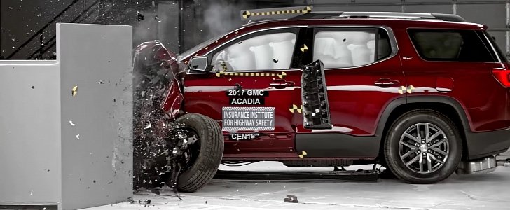 2017 GMC Acadia crash test