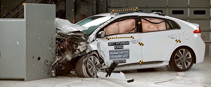 2017 Hyundai Ioniq Hybrid IIHS crash test