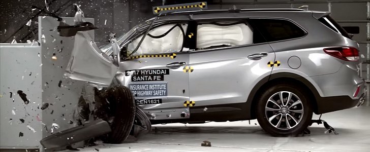 2017 Hyundai Santa Fe IIHS crash test
