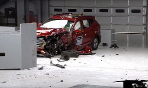 2017 Hyundai Santa Fe Sport Crash Tested, Earns Top Safety Pick+ Rating
