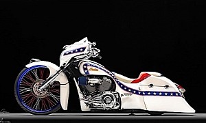 2017 Indian Stars and Stripes Is a Custom Bagger Like No Other, Harleys Included