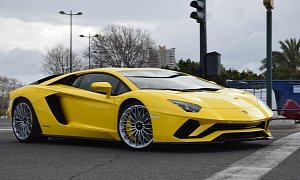 2017 Lamborghini Aventador S Already Spotted in Valencia Traffic, a Showstopper