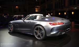 2017 Mercedes-AMG GT C Roadster Shows Up Topless In Paris