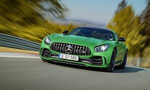 2017 Mercedes-AMG GT R Goes Official With Rear-Wheel Steering