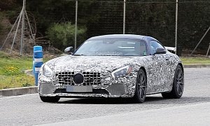 2017 Mercedes-AMG GT-R Shows Up in Production Guise, Looks Meaner than Ever