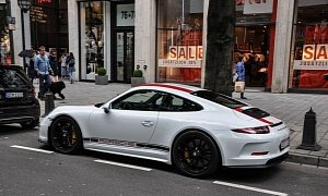2017 Porsche 911 R Spotted in Düsseldorf, German Owner Went for Red Stripes