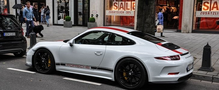 2017 Porsche 911 R Spotted in Düsseldorf