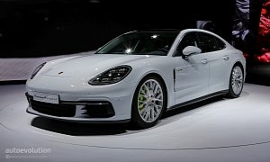 2017 Porsche Panamera 4 E-Hybrid Is a Paris Glimpse into Porsche's Future
