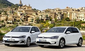 2017 Volkswagen e-Golf and Golf GTE Stand Side by Side to Be Compared