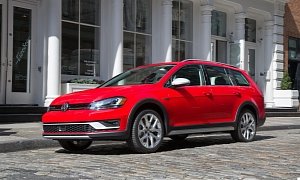 2017 Volkswagen Golf Alltrack Debuts in Production Form in New York