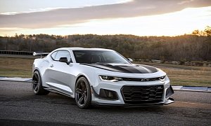 2018 Chevrolet Camaro ZL1 1LE Revealed, Is a Race Car With Plates