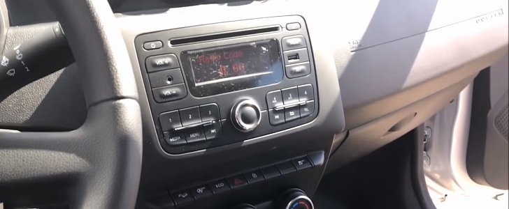 2018 Dacia Duster 2 with Radio 2 DIN audio system