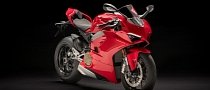 2018 Ducati Panigale V4 Breaks Cover at EICMA And Is Amazing