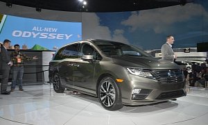2018 Honda Odyssey Shows The Chrysler Pacifica How It's Done in Detroit