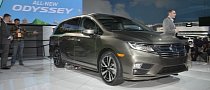 2018 Honda Odyssey Shows The Chrysler Pacifica How It's Done in Detroit