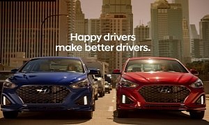 2018 Hyundai Sonata Drivers Sing "Sweet Caroline" in Commercial