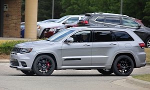 2018 Jeep Grand Cherokee Trackhawk Spied, Looks Ready to Pounce