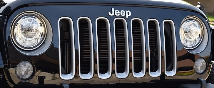 2017 Jeep Wrangler boasts LED headlamps