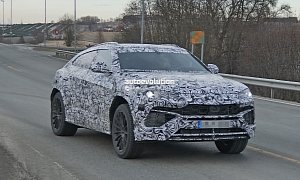 2018 Lamborghini Urus Pre-Production Prototype Looks Famished