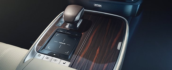 2018 Lexus LS 500h teaser