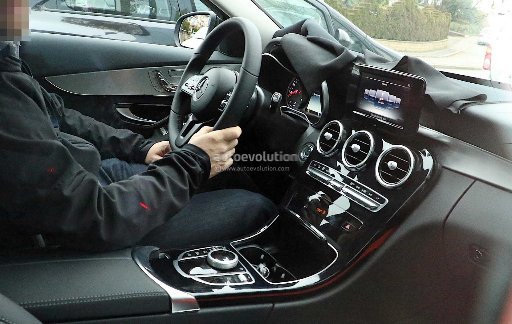 2018 mercedes benz c class facelift shows interior for the first time 113176_1