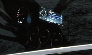 2018 Mercedes-Benz C-Class Plug-in Shows Split Display with Nighttime Mode On