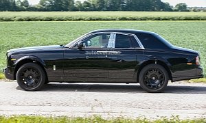 2018 Rolls-Royce Cullinan SUV Spied Testing New Dashboard