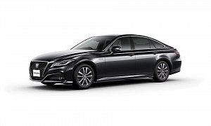 2018 Toyota Crown Launched In Japan With DCM 24-7 Connectivity As Standard