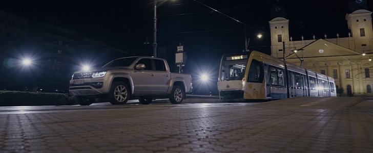 2018 Volkswagen Amarok V6 3.0 TDI towing a tram