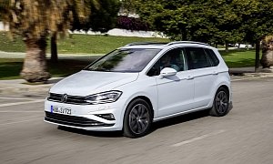 2018 Volkswagen Golf Sportsvan Shows Facelift in New Photos