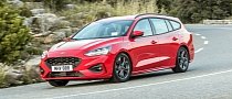 2019 Ford Focus Wagon ST-Line and Vignale Look Good in Red