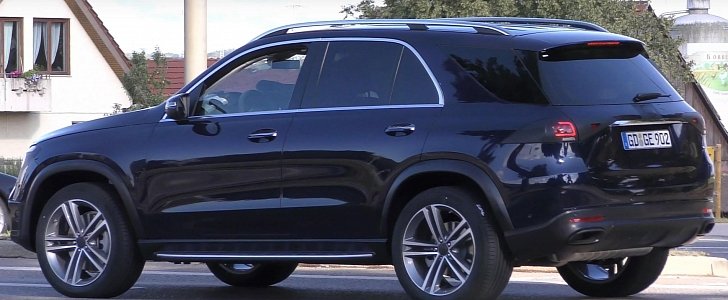 2019 GLE and GLC Coupe Facelift Spied in Black With Minimal Camo