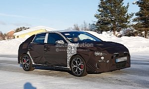 2019 Hyundai i30 N Fastback Looks Undecided Between a Hatch and a Coupe